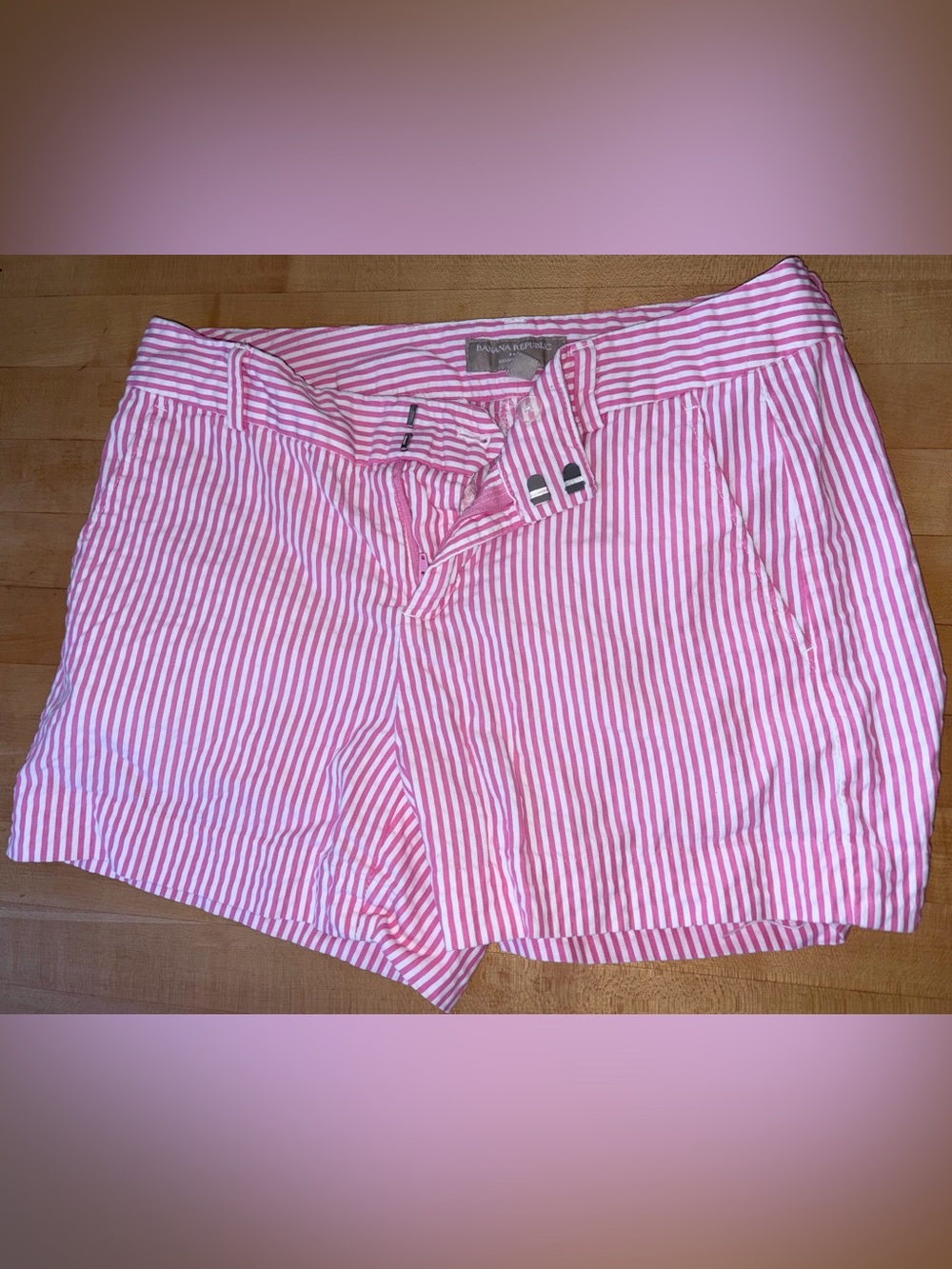 Banana Republic Hampton Fit Pink & White Seersucker Women’s 4” Shorts